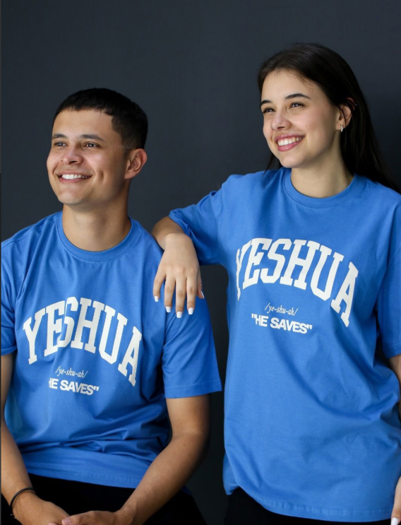Camiseta Cristã - YESHUA HE SAVES AZUL