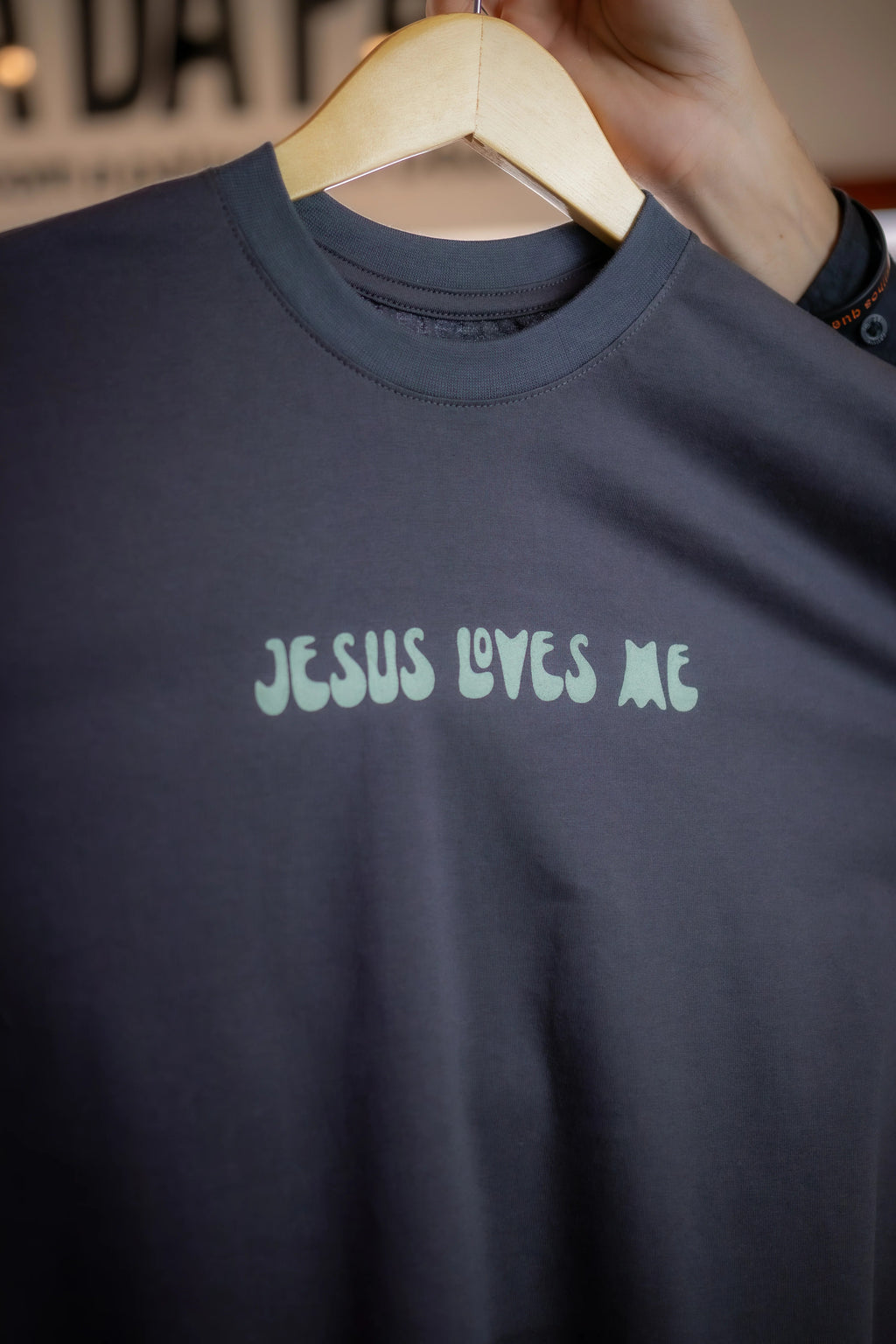 Camiseta Cristã - JESUS LOVES ME