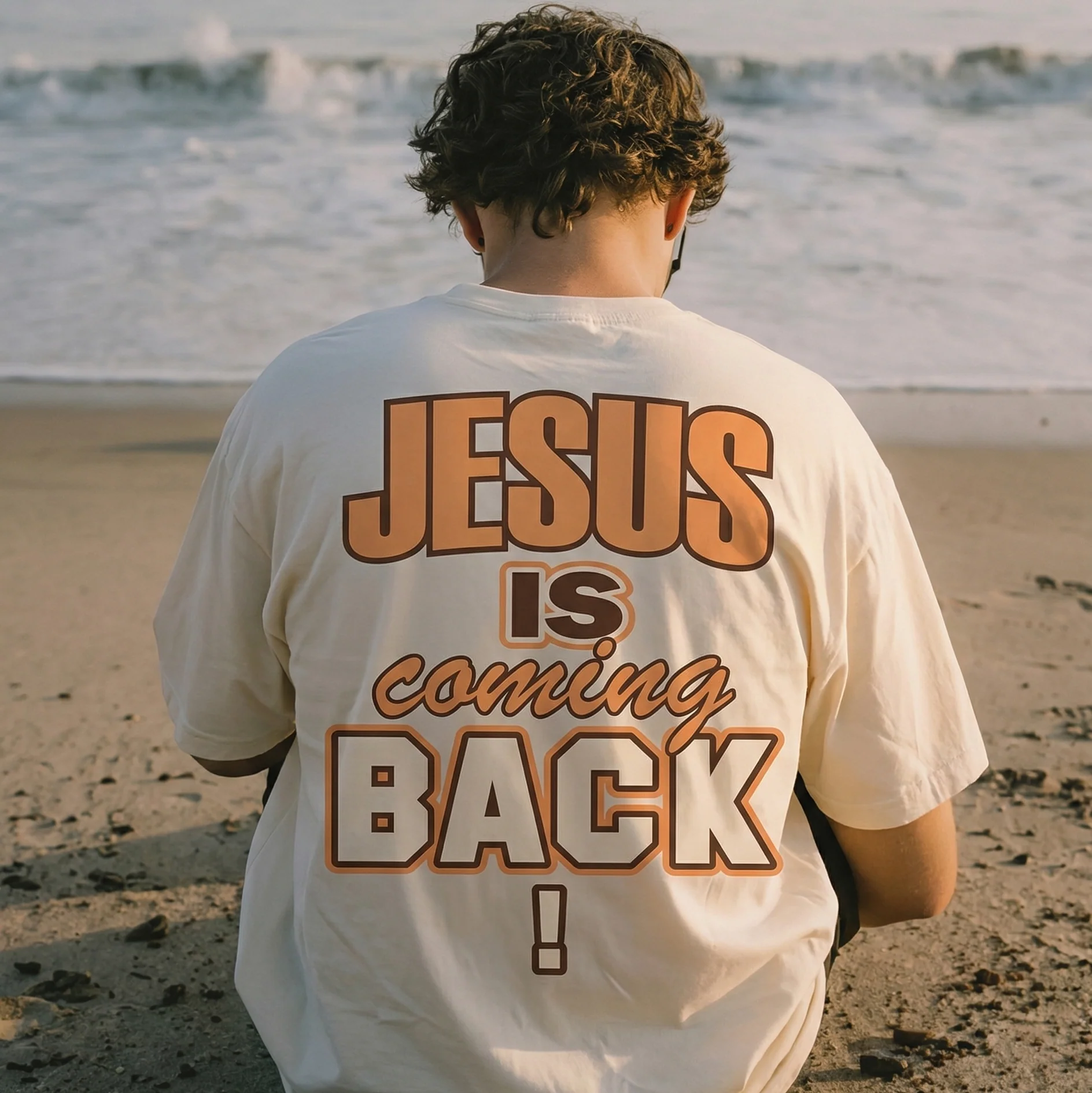 Camiseta Cristã - JESUS IS COMING BACK