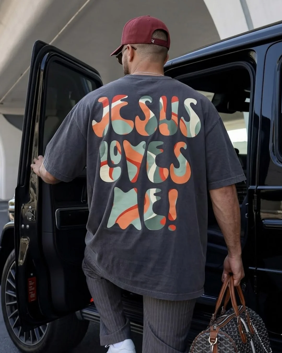 Camiseta Cristã - JESUS LOVES ME